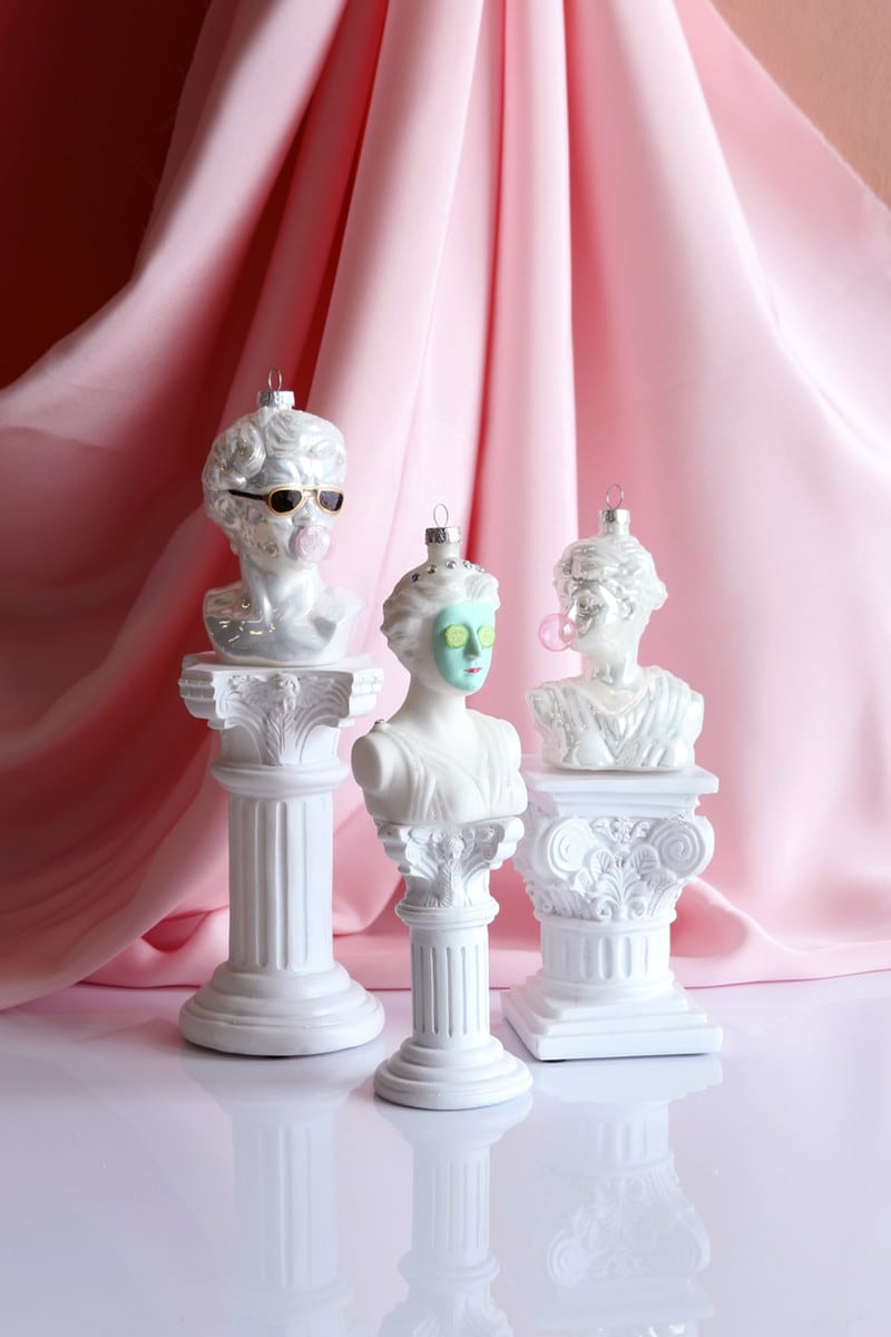 CLASSICAL BUST W/BUBBLE GUM