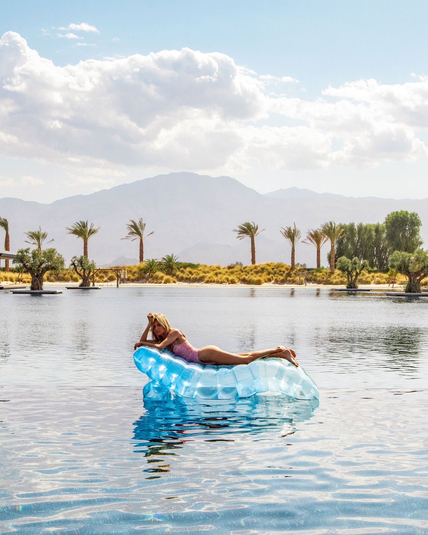 CLEAR BLUE CHAISE LOUNGER