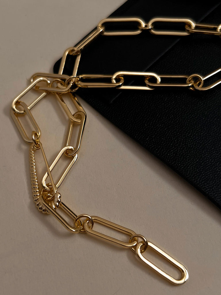 LUVAJ THE FRANCOIS SAFETY PIN NECKLACE- GOLD