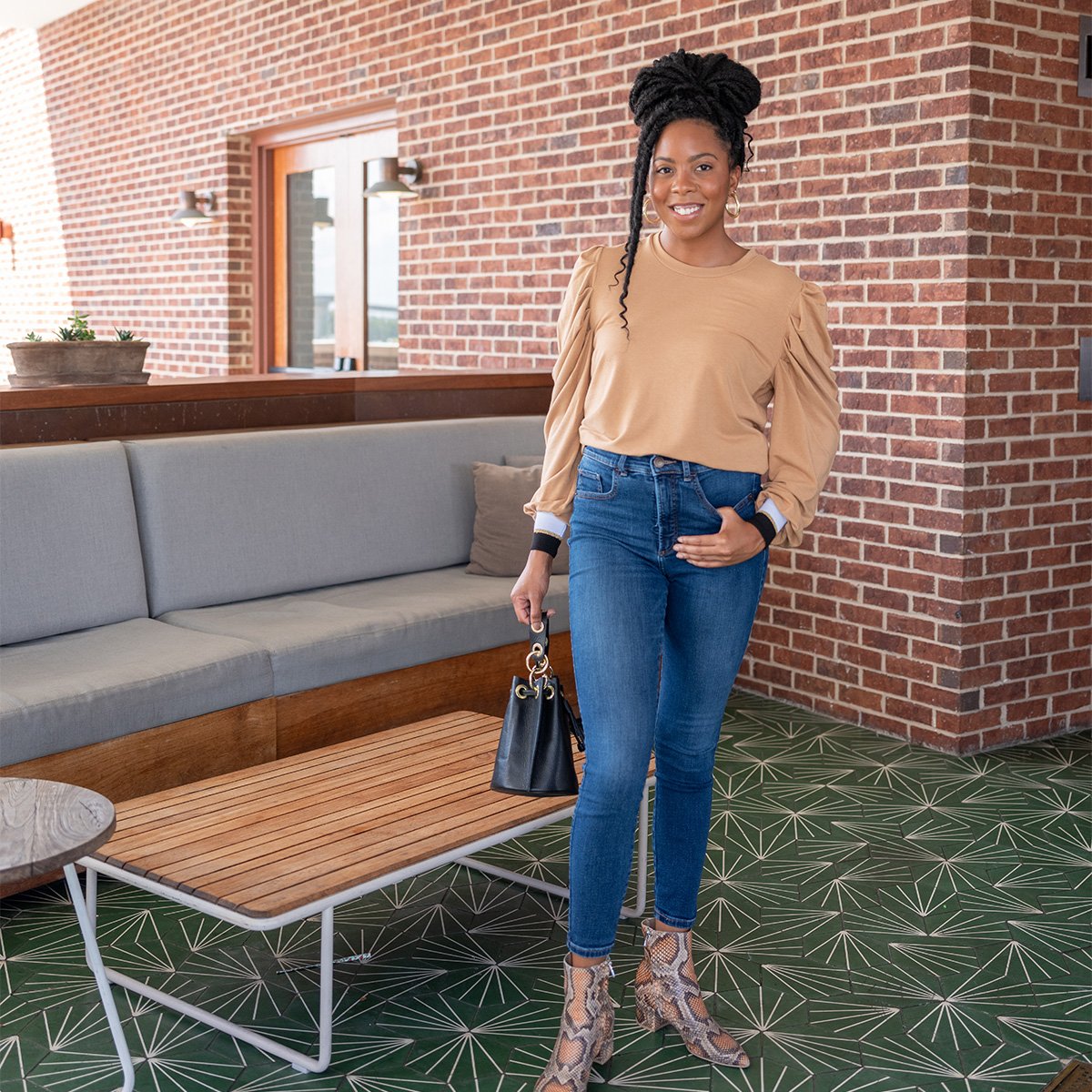 ALMOND BUFF PULLOVER