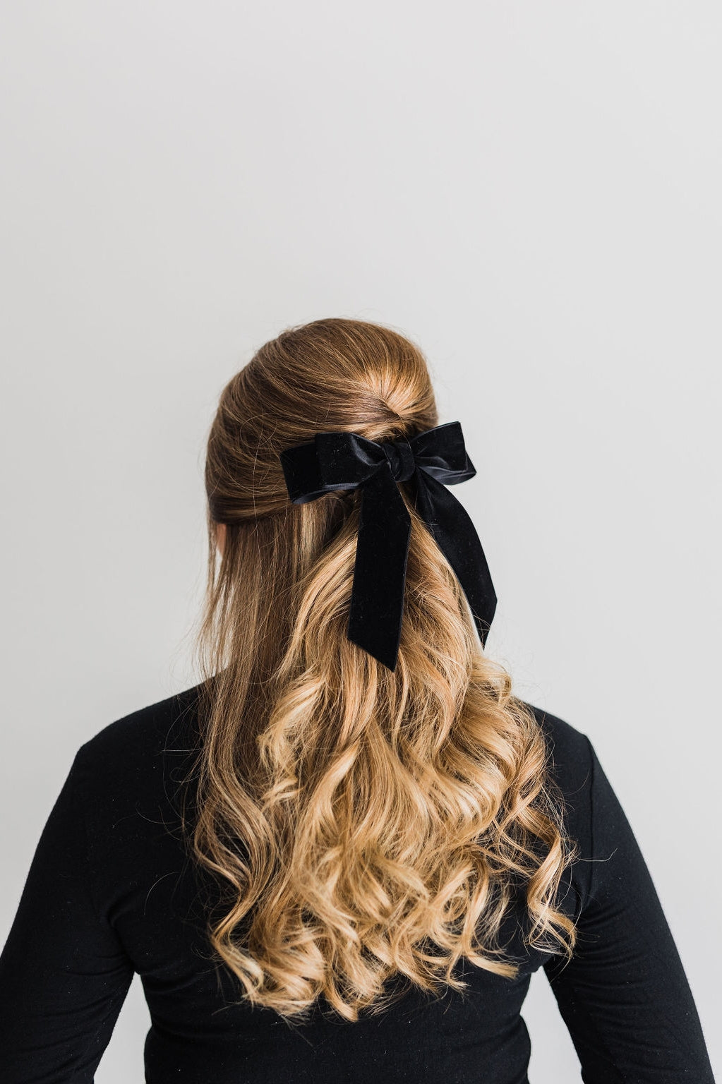 Grace & Grandeur Judy Short Bow Barrette - BLACK