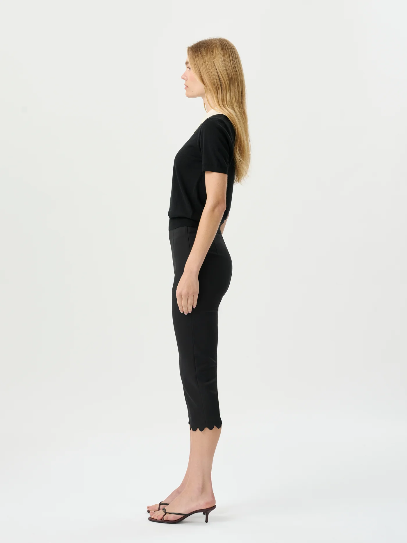 Roame. Alfie Capri Black