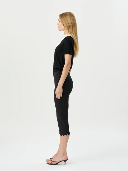 Roame. Alfie Capri Black