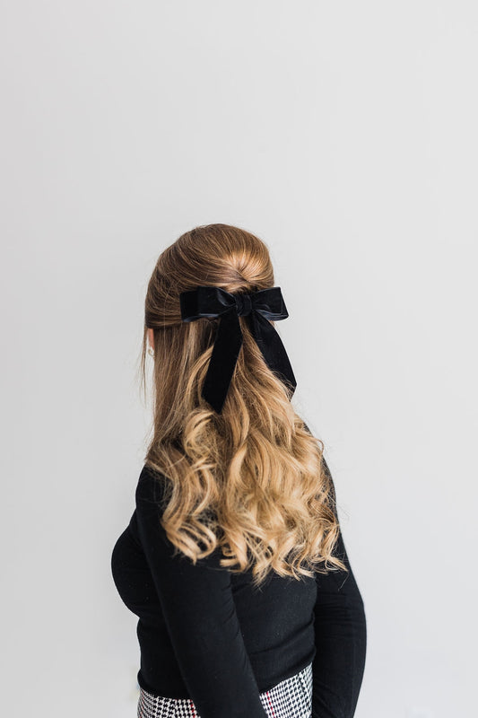 Grace & Grandeur Judy Short Bow Barrette - BLACK