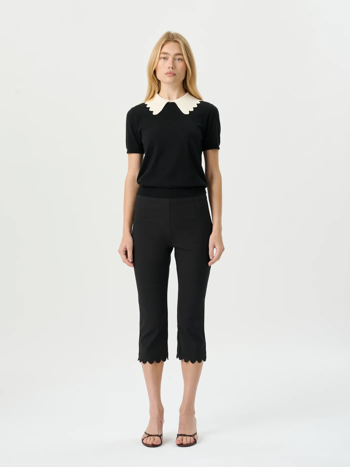 Roame. Alfie Capri Black