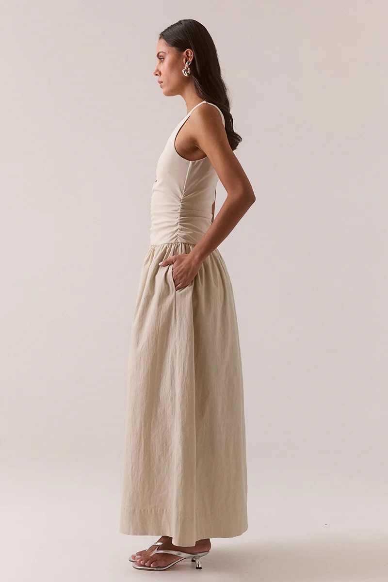 SOVERE Hari Dress - Creme